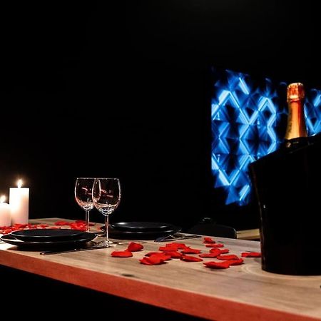 Loveroom O Diable Des Plaisirs Avec Jacuzzi Tourcoing Ngoại thất bức ảnh