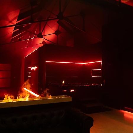Loveroom O Diable Des Plaisirs Avec Jacuzzi Tourcoing Ngoại thất bức ảnh