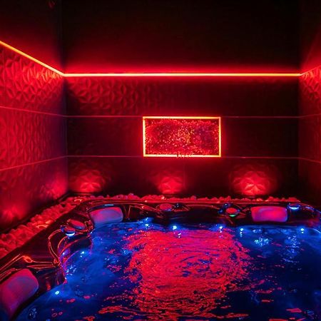 Loveroom O Diable Des Plaisirs Avec Jacuzzi Tourcoing Ngoại thất bức ảnh