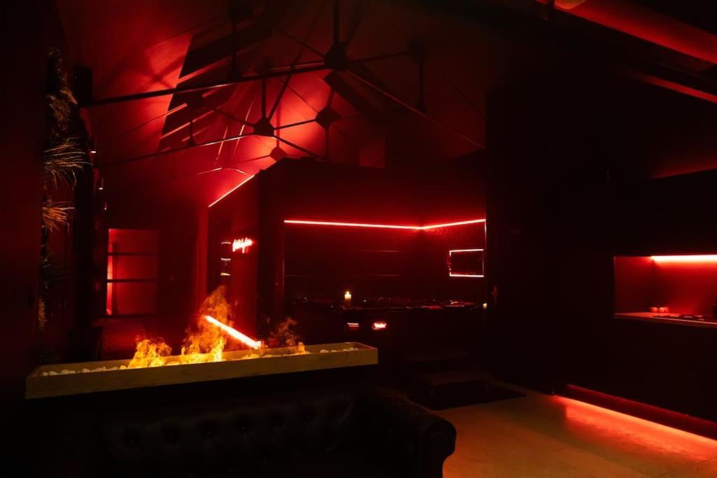Loveroom O Diable Des Plaisirs Avec Jacuzzi Tourcoing Ngoại thất bức ảnh
