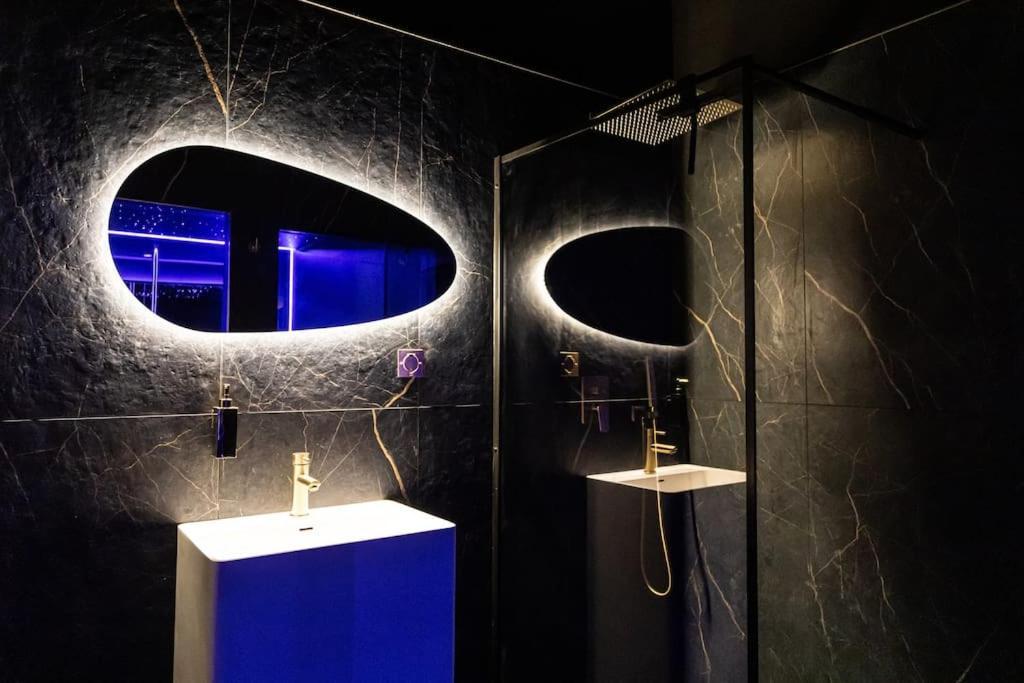 Loveroom O Diable Des Plaisirs Avec Jacuzzi Tourcoing Ngoại thất bức ảnh