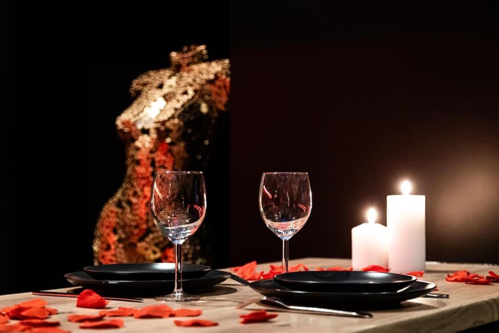 Loveroom O Diable Des Plaisirs Avec Jacuzzi Tourcoing Ngoại thất bức ảnh