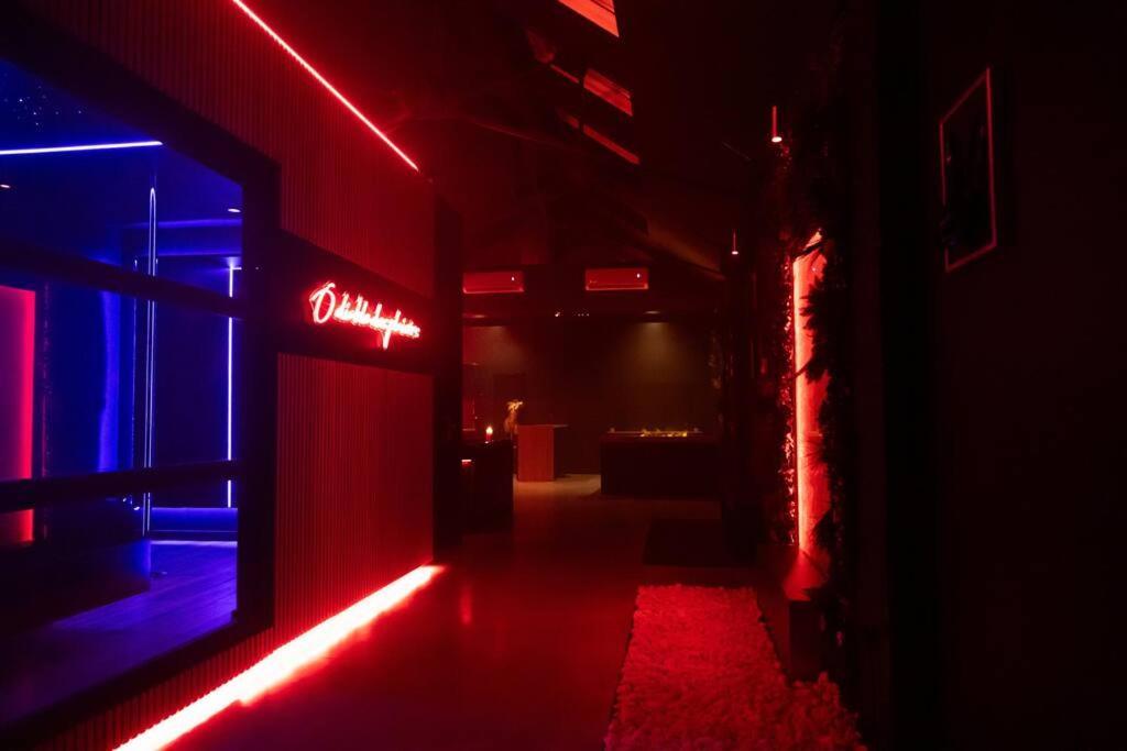 Loveroom O Diable Des Plaisirs Avec Jacuzzi Tourcoing Ngoại thất bức ảnh