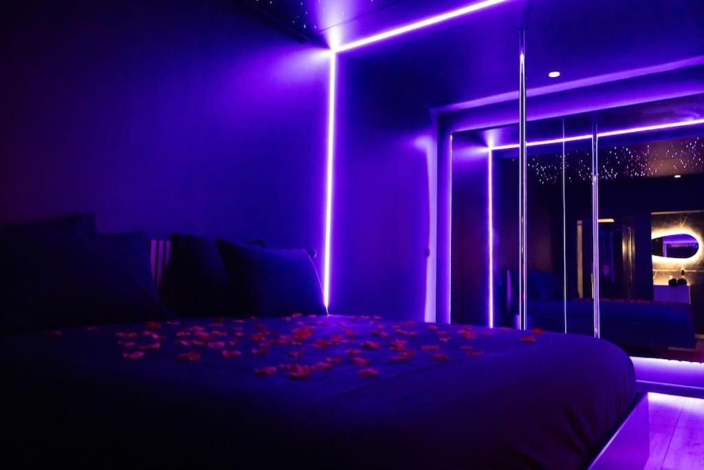 Loveroom O Diable Des Plaisirs Avec Jacuzzi Tourcoing Ngoại thất bức ảnh