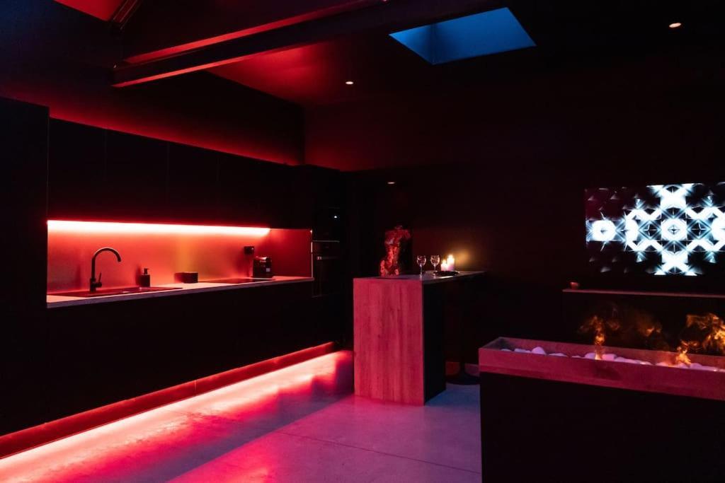 Loveroom O Diable Des Plaisirs Avec Jacuzzi Tourcoing Ngoại thất bức ảnh