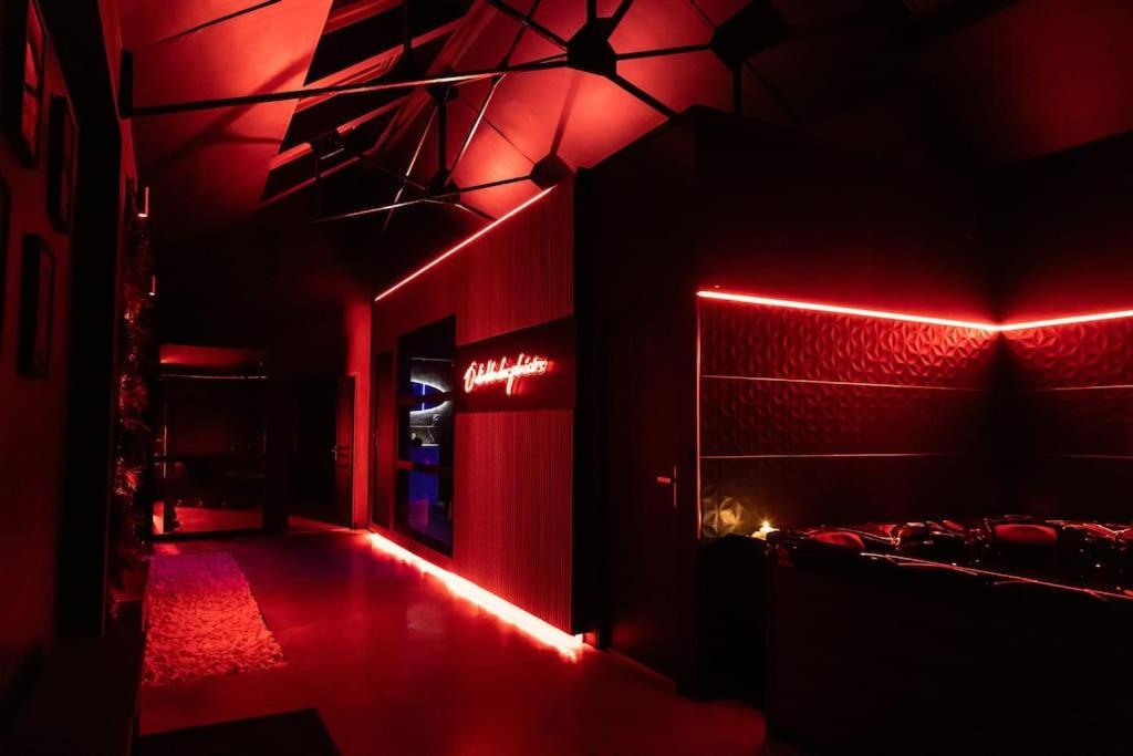 Loveroom O Diable Des Plaisirs Avec Jacuzzi Tourcoing Ngoại thất bức ảnh