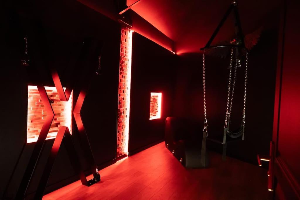 Loveroom O Diable Des Plaisirs Avec Jacuzzi Tourcoing Ngoại thất bức ảnh